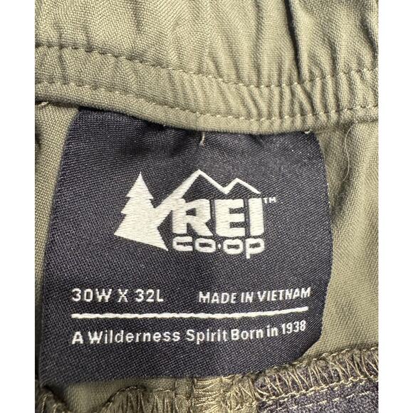 REI Co-op Green Cargo Shorts Men’s Size 30 Camping Outdoor Everyday Pockets - Picture 5 of 8